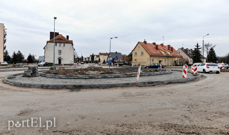 Tak powstaje rondo na Lotniczej