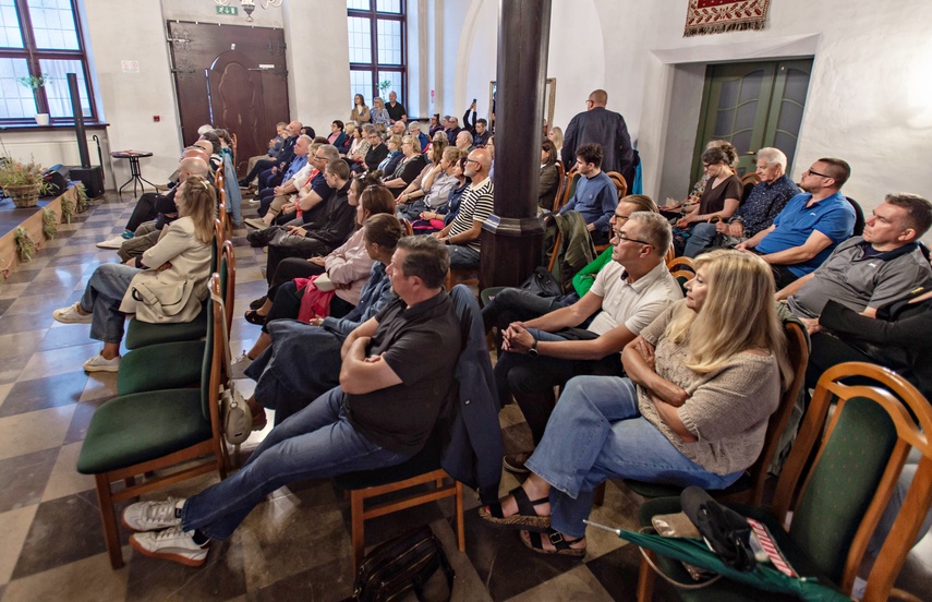 Między Nie wierzę politykom a Jeszcze będzie przepięknie