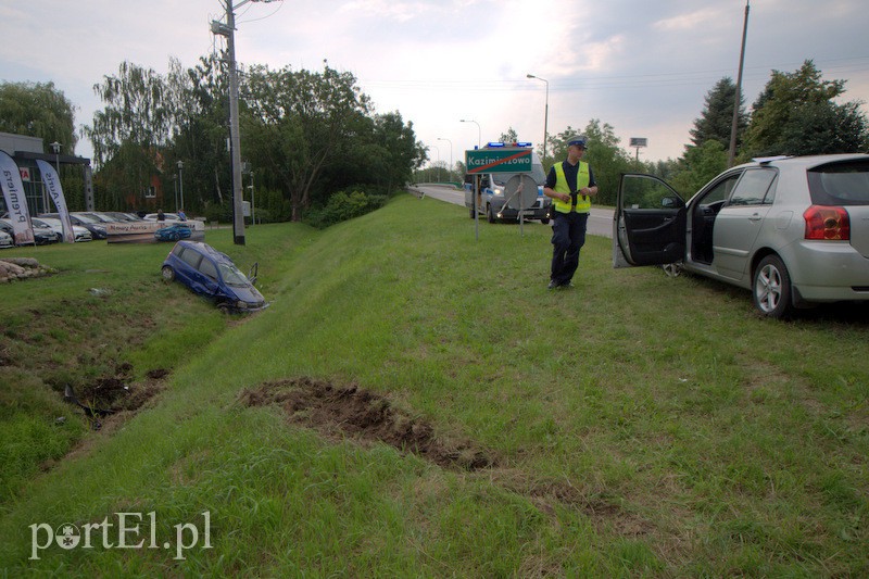  Wypadek za wiaduktem, trzy osoby w szpitalu