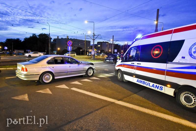 Zderzenie bmw z toyotą na ul. Płk.Dąbka
