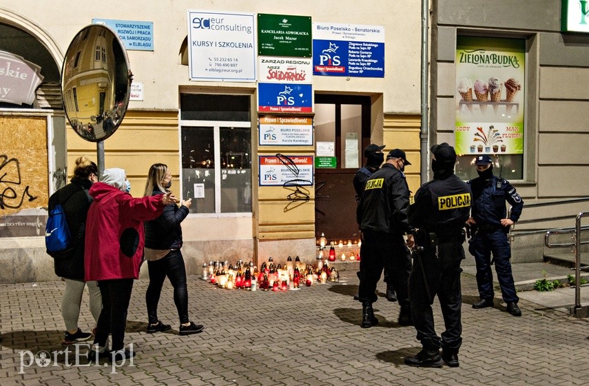 #Piekłokobiet. Policjanci utrudniałi protestowanie