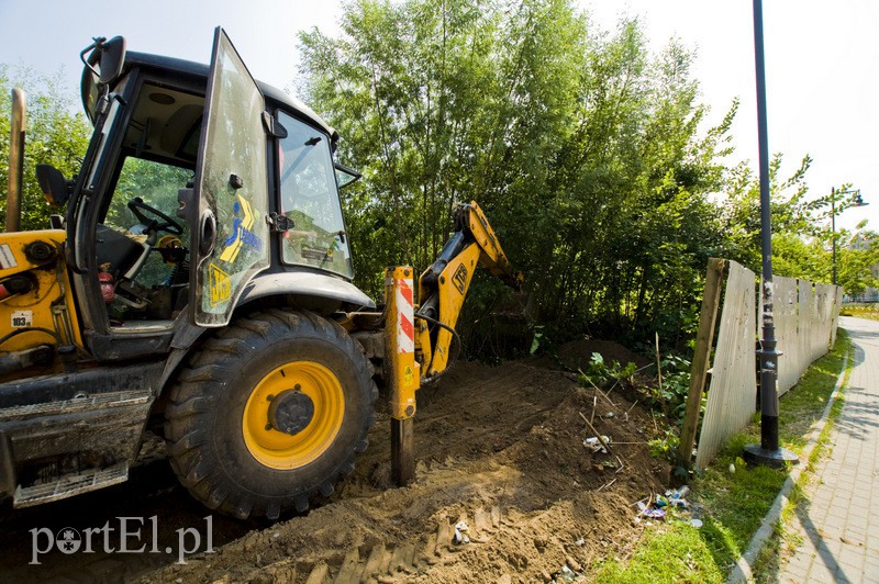 Jedno z najbardziej wstydliwych miejsc w Elblągu właśnie przechodzi metamorfozę. Naprzeciwko ratusza