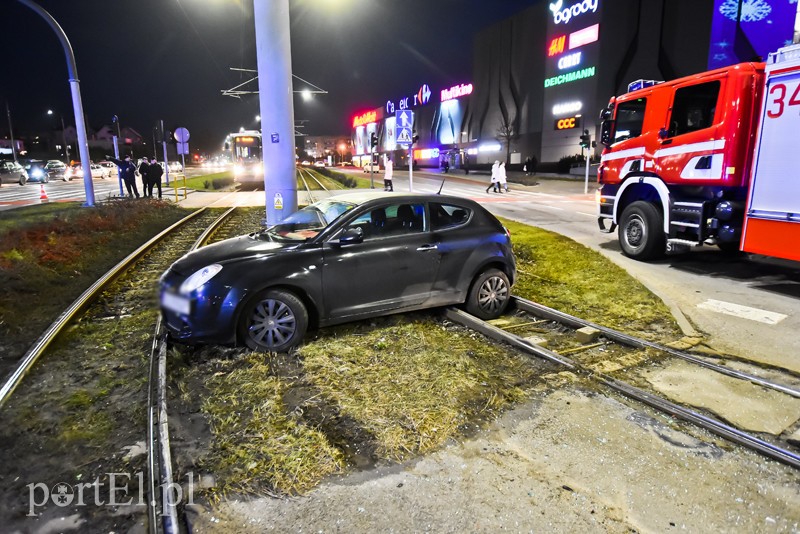 Zderzenie bmw z alfą romeo na skrzyżowaniu ul. Płk. Dąbka z Ogólną