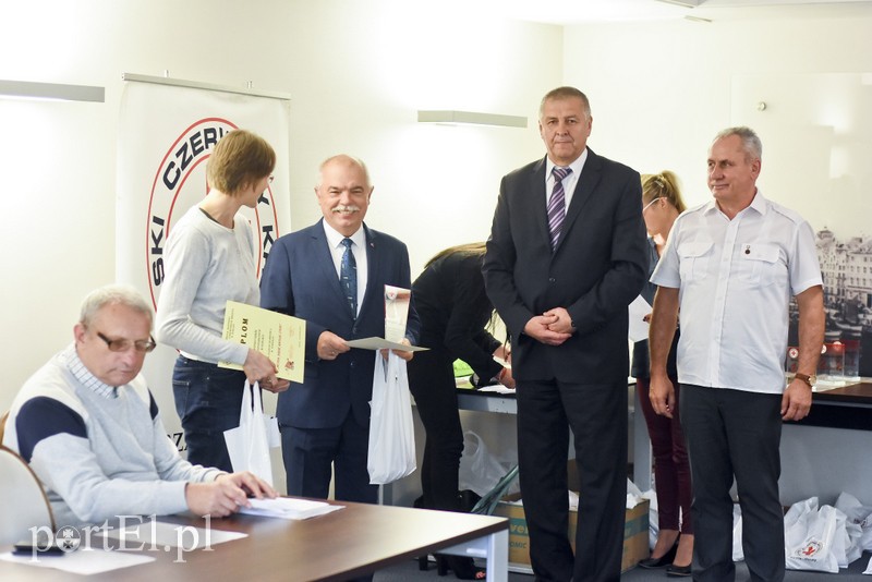 Krew na litry, grosze na kilogramy