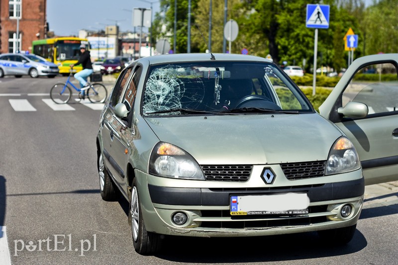 Potrącenie kobiety na przejściu dla pieszych