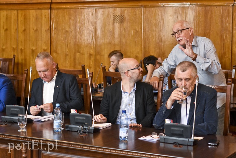 Sesja Rady Miejskiej na żywo. O Starcie i cieple