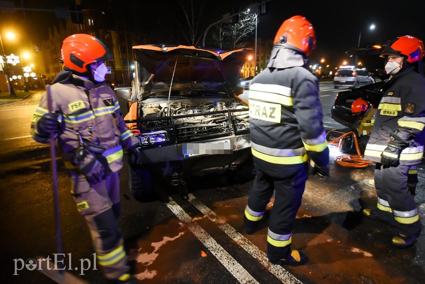Kolizja audi z oplem na skrzyżowaniu ul. Wigilijnej z ul. Rycerską