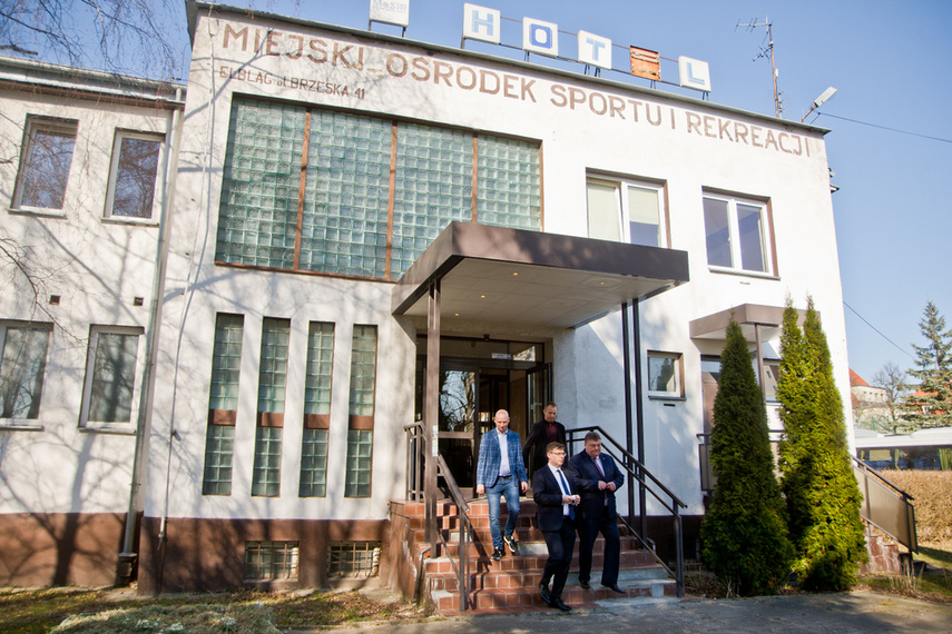 Znaleźli schronienie w byłym hotelu przy Brzeskiej
