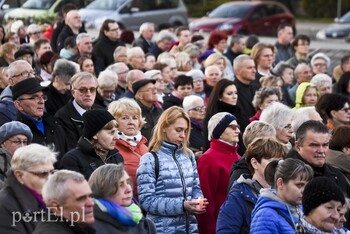 >Nieśli krzyż przez miasto