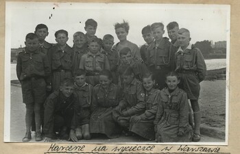 >Jedna szkolna rodzina i cieknący dach