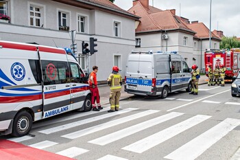 >Kolizja z finałem na ścianie budynku
