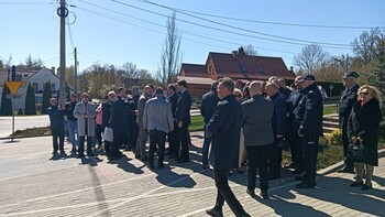 >Urzędowe otwarcie z pompą 
