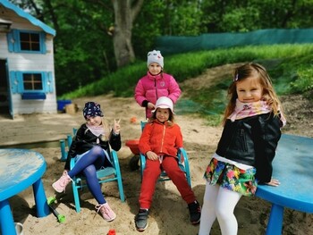 >Niesamowity, leśny park zabaw Żłobka, Przedszkola i Zerówki Mały Europejczyk w Elblągu