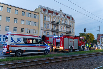 >Wypadek na al. Grunwaldzkiej, trzy osoby w szpitalu.