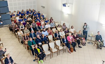 >Przemoc zaczyna się po cichu