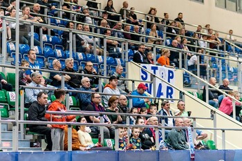 >Smutne pożegnanie z kibicami