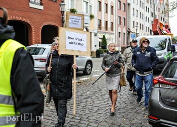>Protestujący: