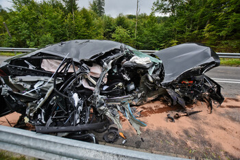 >Opel uderzył w drzewo, kierowca miał 1,6 promila