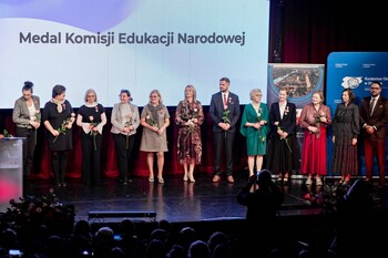 >Nauczyciele nagrodzeni przy okazji święta oświaty