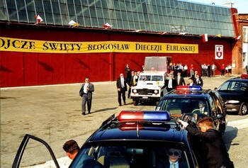 >Papież na lotnisku <em>(w obiektywie Henryka Myślińskiego)</em>