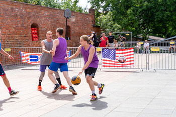 >Armwrestling, streetball i amerykański styl