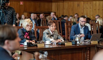 >Radni PiS na znak protestu wyszli z sesji. Poszło o Tarnopol