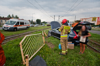 >Zderzenie citroena z volvo na ul. Węgrowskiej