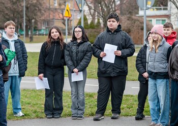 >Na hulajnogę i rower załóż kask!