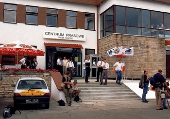 >Papież na lotnisku <em>(w obiektywie Henryka Myślińskiego)</em>