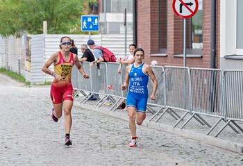 >Triathlonowe Mistrzostwa Europy w Elblągu wystartowały