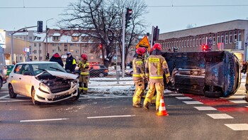 >Kolizja na skrzyżowaniu Pionierskiej z Dąbka