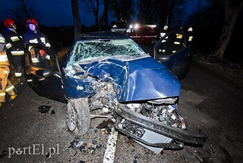 >Fiat uderzył w drzewo pod Milejewem