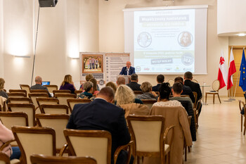 >Rodzina powinna być oparciem dla nastolatków