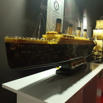 >1,5-metrowy Titanic z bursztynu. Sztutowianin w Księdze rekordów Guinnessa