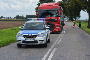 >Wypadek 3 pojazdów pod Jelonkami, dwie osoby w szpitalu, sprawca zbiegł