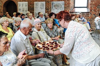 >Racuchy nie tylko z cukrem pudrem