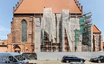 >Prace w Galerii EL. Wiekowy obiekt we współczesnym wydaniu