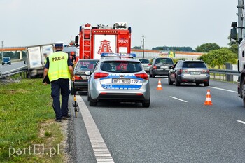 >Wypadek na S7. Auto dostawcze uderzyło w barierki