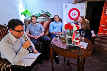 >Propaganda się powtarza