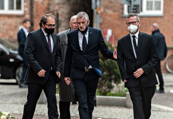 >Ostatnie pożegnanie Jerzego Wilka. Obecni premier i prezes PiS