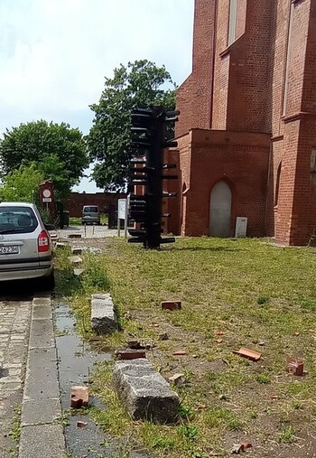 >W galerię piorun trzasnął