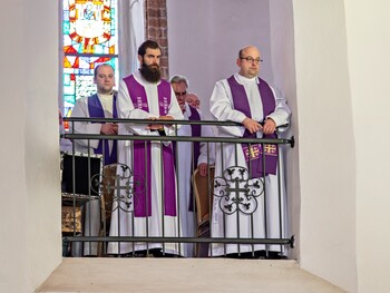 >Pożegnali biskupa Jana Styrnę