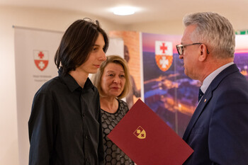 >Bogaci w wiedzę, bogatsi o stypendium