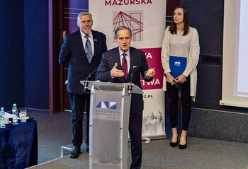 >Inżynierowie świętują