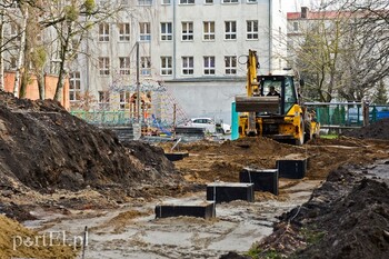 >Nowe boiska przy szkołach