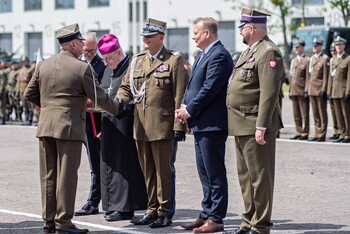 >Pododdział z Westerplatte na święcie 16 pułku