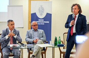 >W obronie samorządności