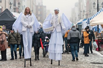 >Mikołaj, stragany, koncerty. Trwają Świąteczne Spotkania Elblążan