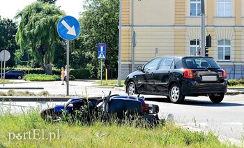 >Nie udzieliła pierwszeństwa przejazdu