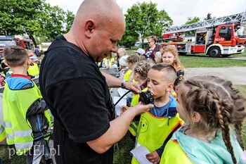 >Dobrze się bawili ze służbami